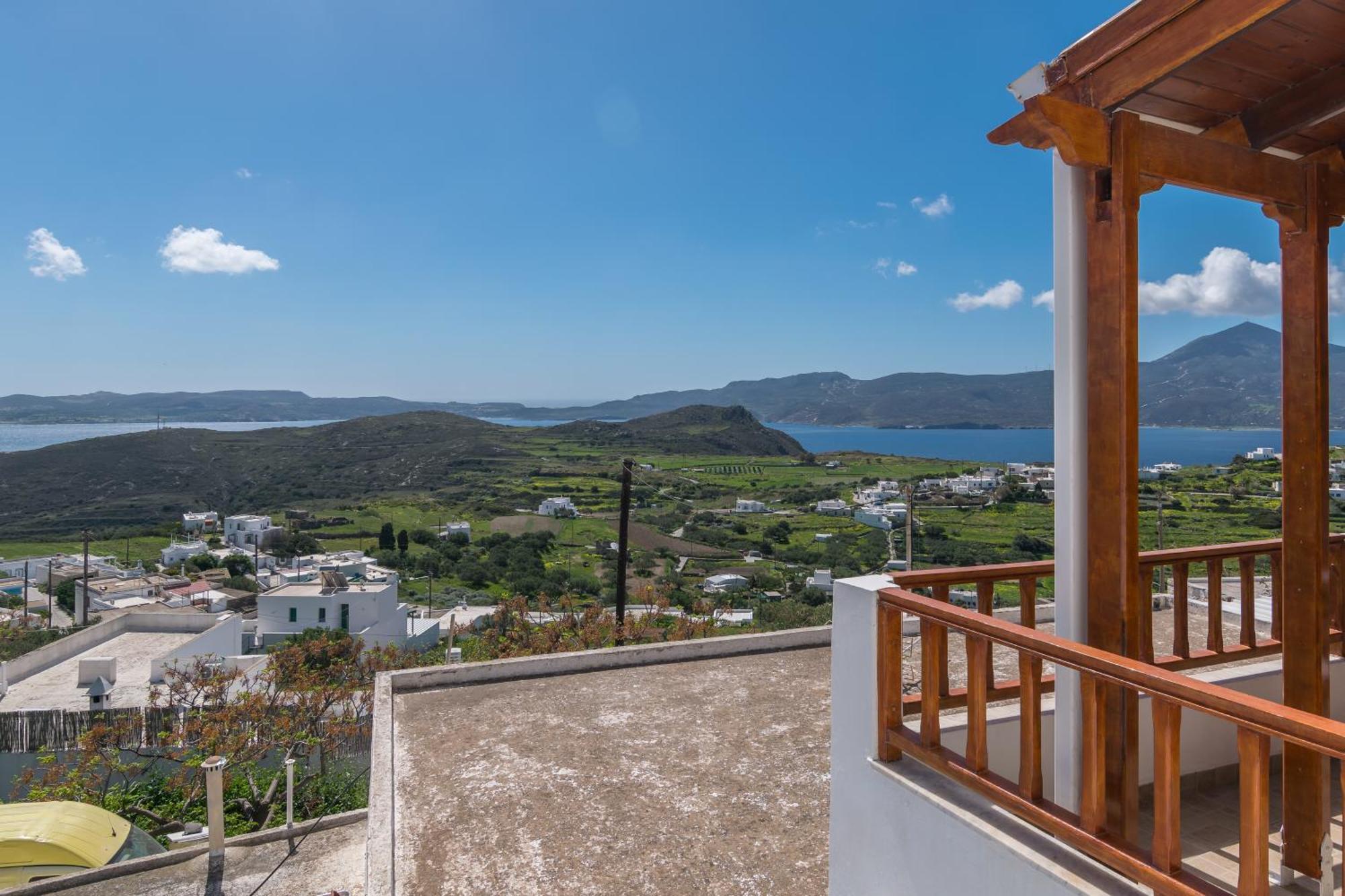 Uncle John's House With View * Tripiti