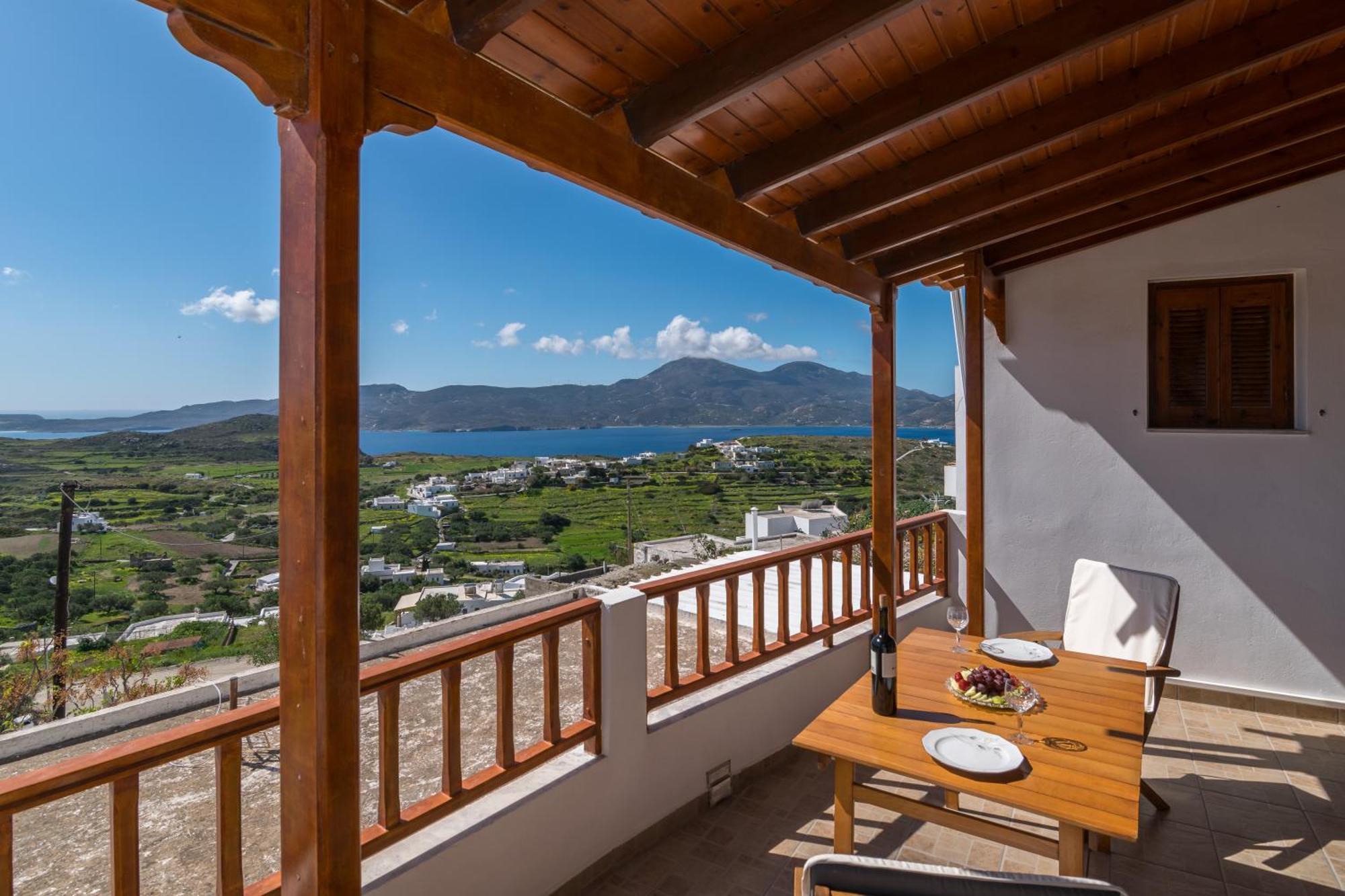 Uncle John's House With View * Tripiti