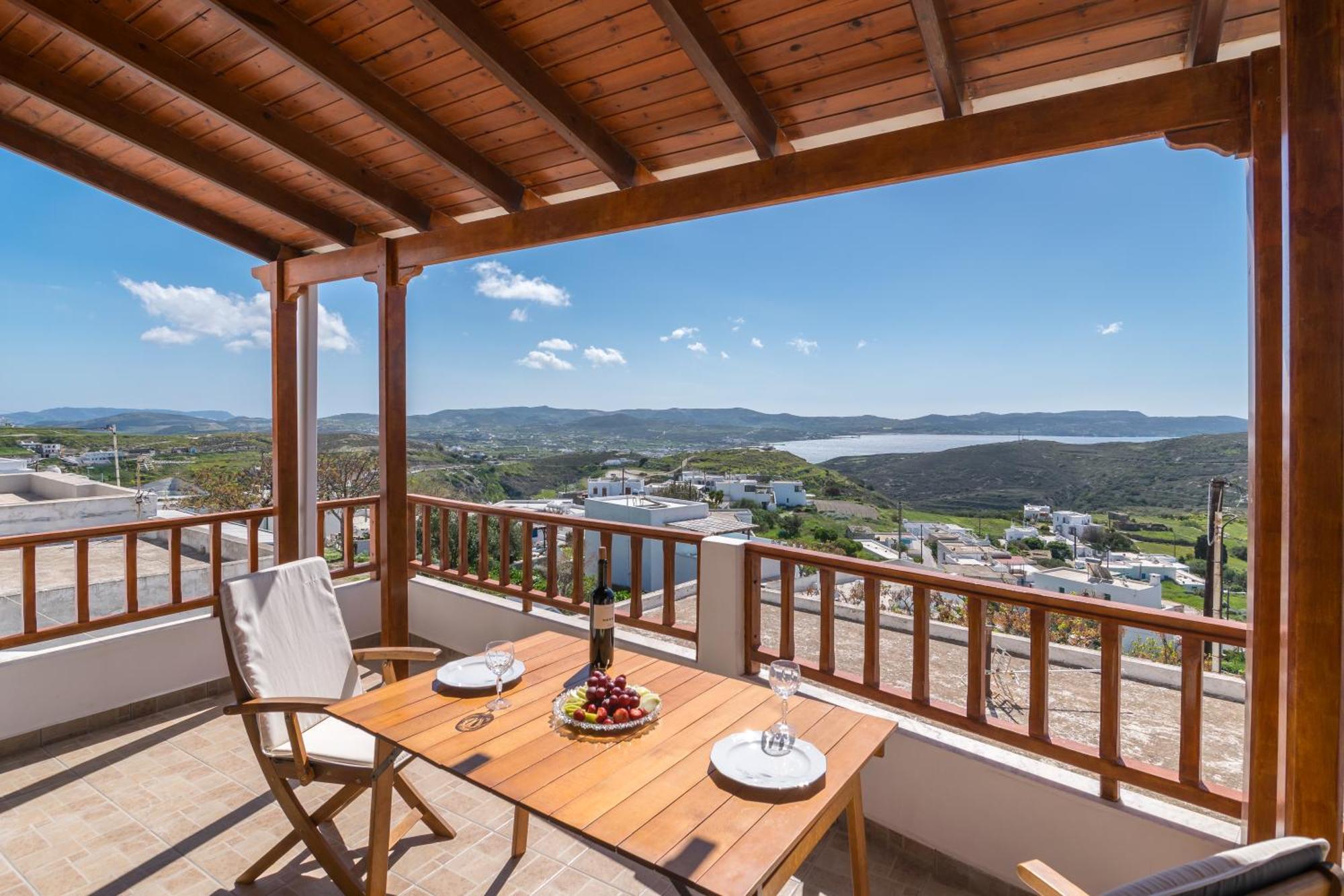 Uncle John's House With View * Tripiti
